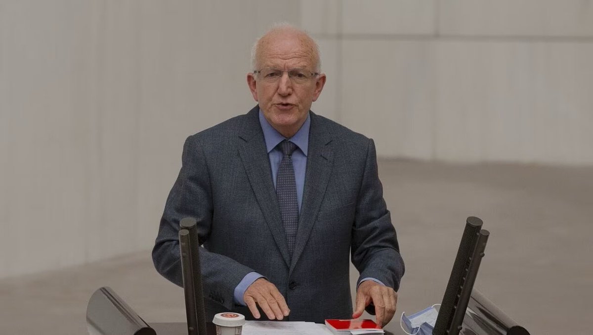 İstanbul Barosu Seçimlerini kazanan kıymetli hocamız Prof. Dr. @ibrahimokaboglu ve yönetimindeki bir birinden kıymetli yöneticilerini kutluyorum. <a href="/istanbul_barosu/">İstanbul Barosu</a>  #İbrahimOEzdenKaboğlu #istanbulbarosu