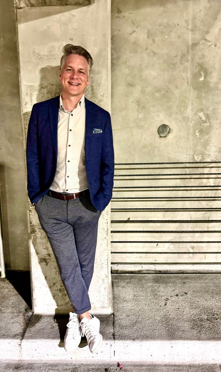 In 2006, I fell into sales after running out of options.

My learnings:

- Year 1 (2006): Cold calling
- Year 5 (2011): Email sequences
- Year 10 (2016): Executive presence
- Year 15 (2021): Maturity models &amp; narratives

My earnings:

- Year 1 (2006): $45K
- Year 5 (2011): $112K