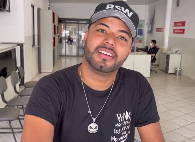 ⚠️AGORA: O traficante Gadernal, apontado como braço direito do Doca ou Urso, chefão do Comando Vermelho, postou um storie ironizando a suposta surra que o influenciador Hytalo Santos levou durante um baile no Complexo da Penha.

Acompanhe o caso: t.me/baudotraficofc