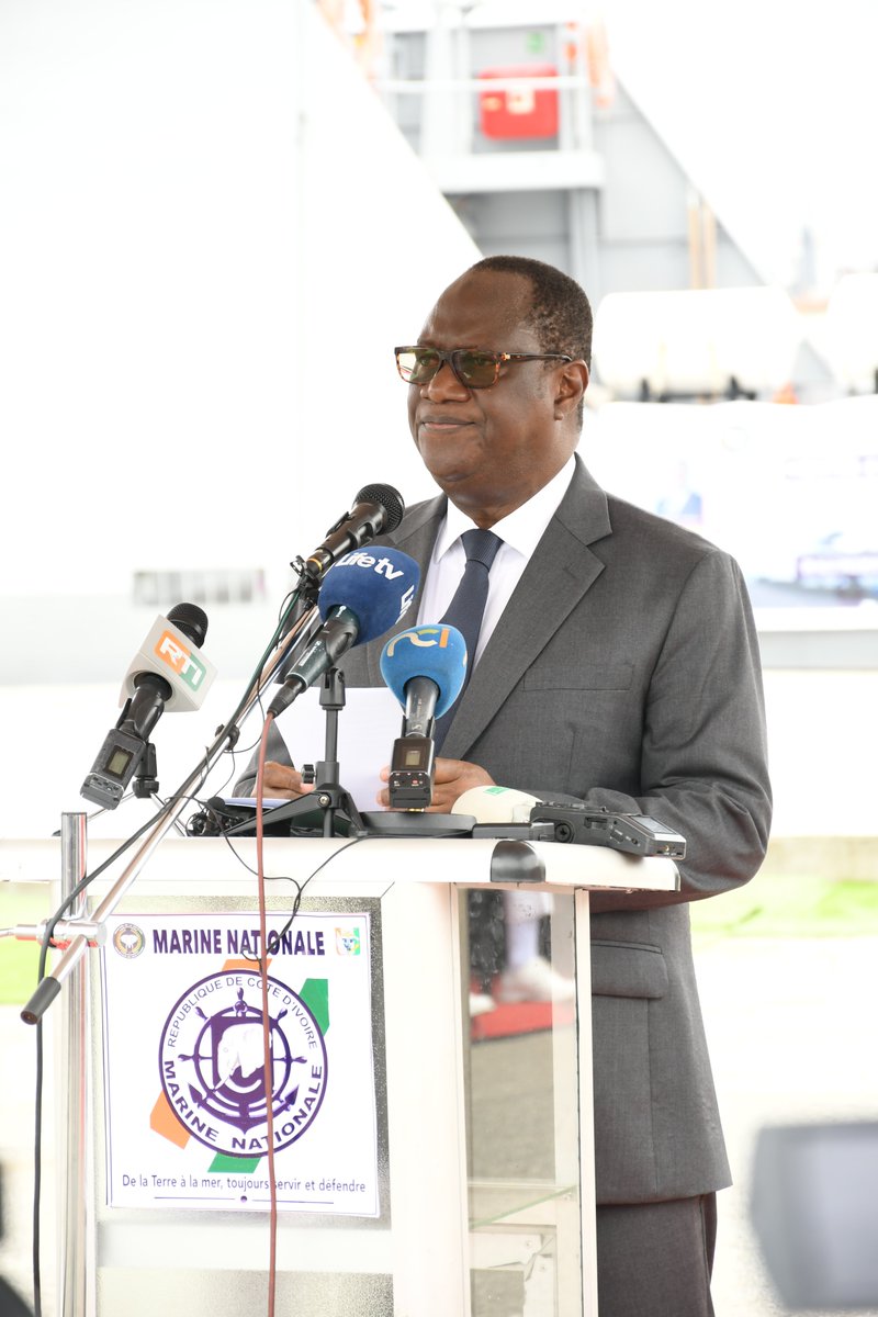 TBirahimaO's tweet image. C'est avec un grand plaisir que j'ai présidé, ce vendredi 18 octobre 2024, la cérémonie de parrainage et de baptême du patrouilleur de haute mer VAILLANCE.

Je tiens à exprimer mes remerciements particuliers à Madame Kaba Nialé, Ministre de l'Économie, du Plan et du…