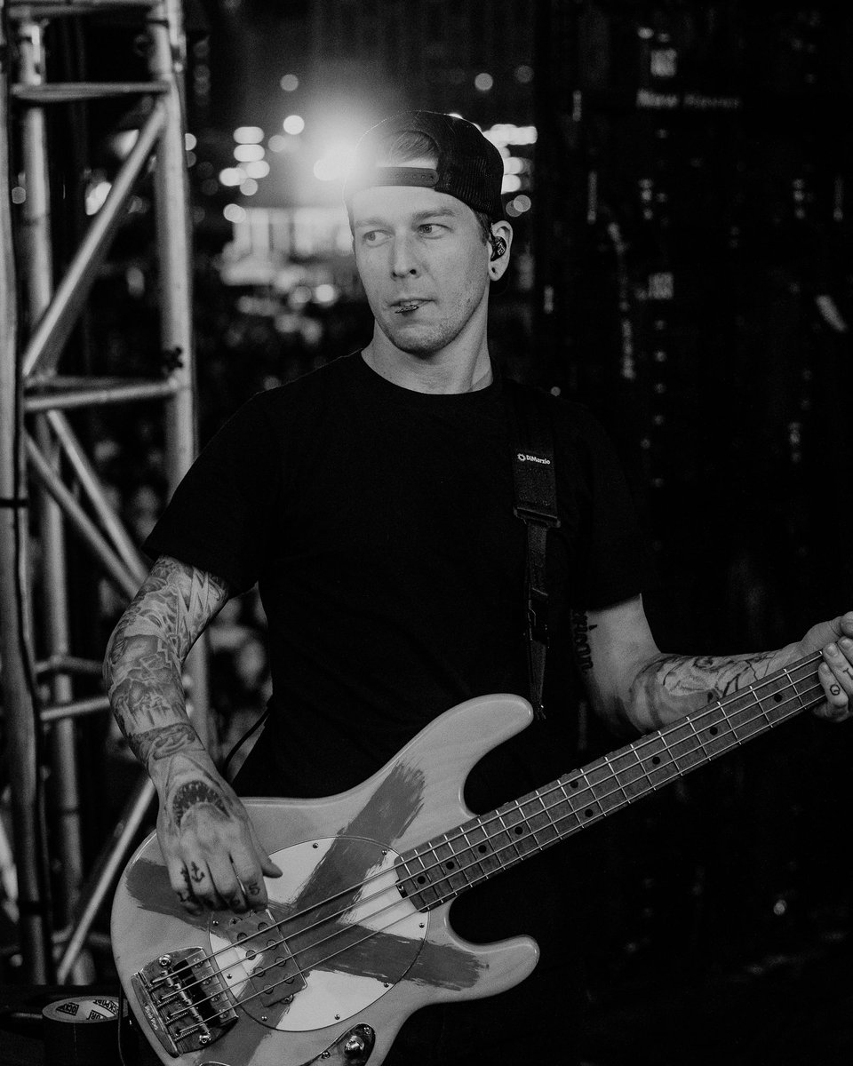 Sleeping With Sirens tweet media