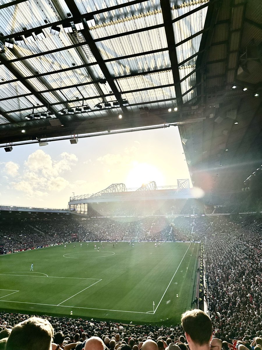 B1ll5ar3d's tweet photo. #utfr v Brentford #restrictedview https://t.co/eeDhRtN75w