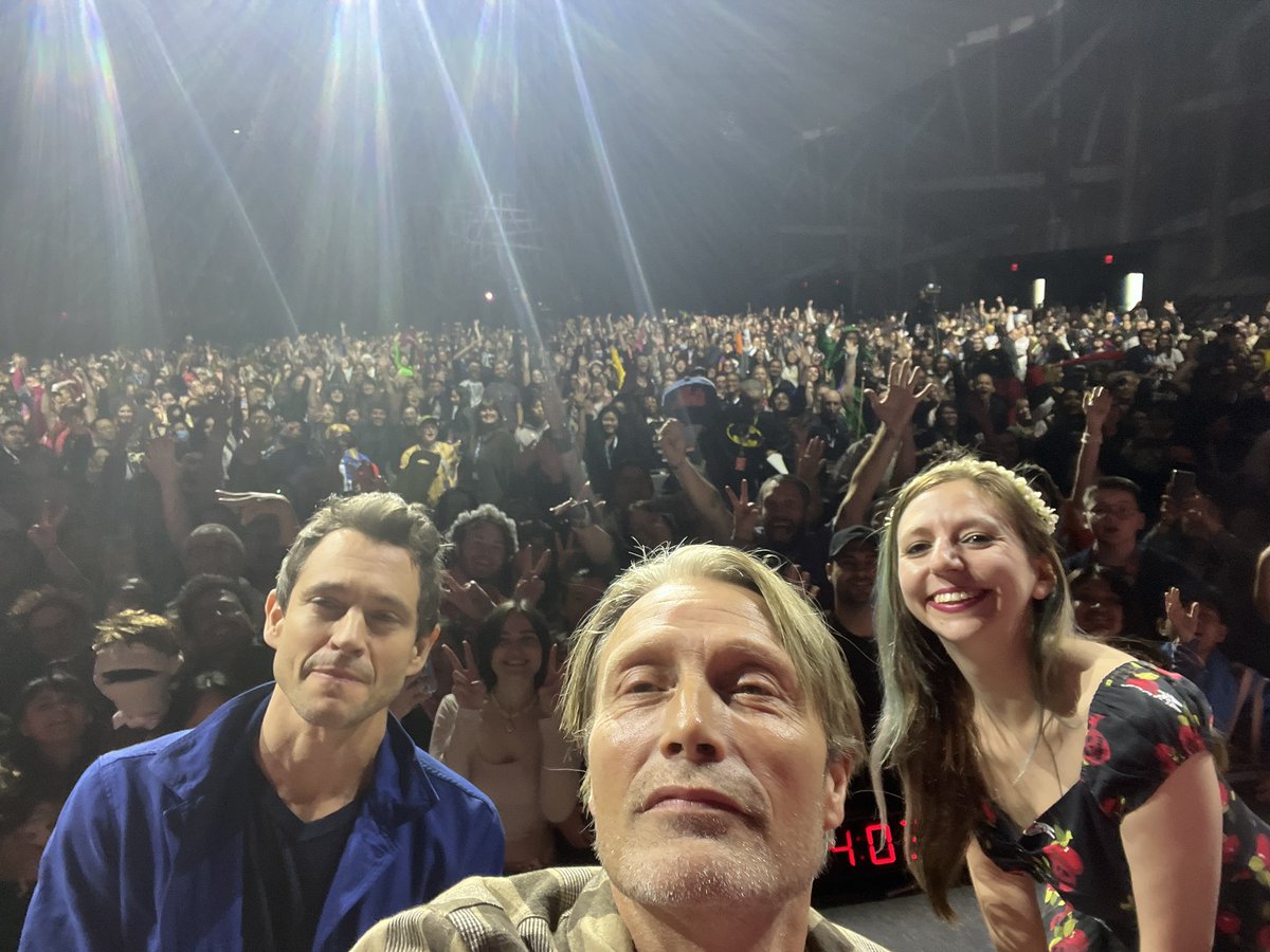 Mads kindly took a million pictures of the #NYCC #HANNIBAL Pannibal!!!