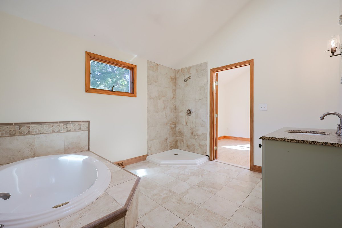 Sull12's tweet photo. #OpenHouse today 2-3:30pm. Check out this great 4 bed, 2.5 bath on a dead end st. Easy access to I-93, I-95 and route 3

22 Crimson Rd, #BillericaMA 01821 https://t.co/E2wRE7kvbo