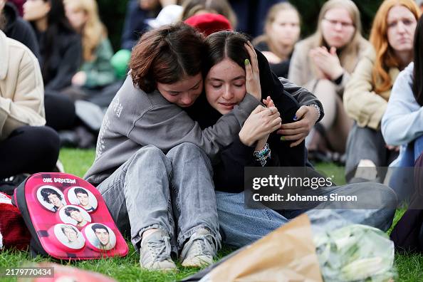 Getty Images News (@gettyimagesnews) on Twitter photo Fans from around the globe gather at #tribute events for #LiamPayne. The former One Direction singer fell to his death from a hotel balcony in Buenos Aires on Oct. 16th. 📷: <a href="/Chris_Furlong/">Christopher Furlong</a> + A. Abodunde + F. Prandoni + J. Simon
See all coverage here 👉 tinyurl.com/2u5yvb7e Fans from around the globe gather at #tribute events for #LiamPayne. The former One Direction singer fell to his death from a hotel balcony in Buenos Aires on Oct. 16th. 📷: <a href="/Chris_Furlong/">Christopher Furlong</a> + A. Abodunde + F. Prandoni + J. Simon
See all coverage here 👉 tinyurl.com/2u5yvb7e