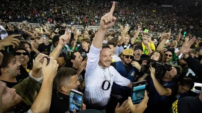 Oregon is ranked #1 for the first time in the CFP Era. It only took Dan Lanning 3 seasons 👀 👀