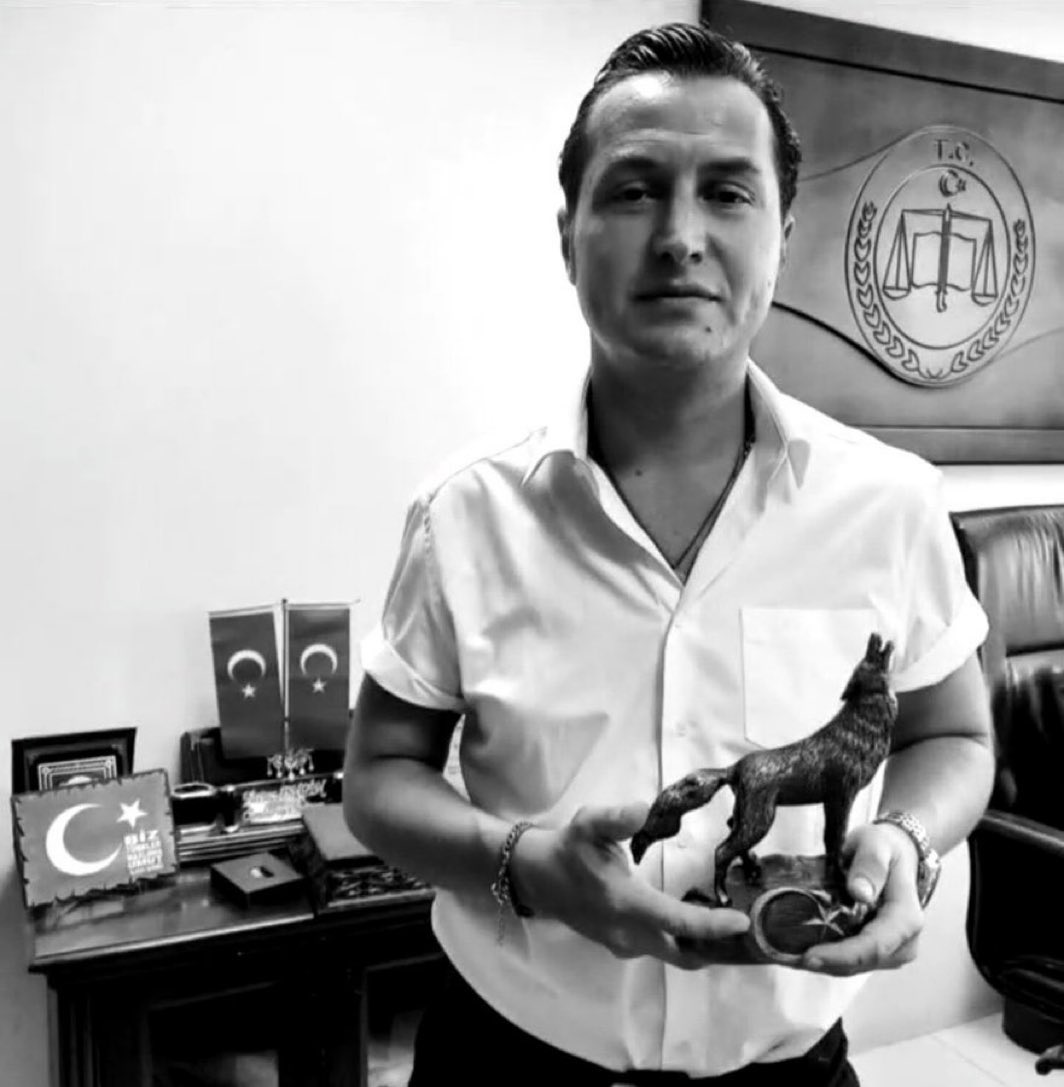 Allah Yavuz Engin gibi yürekli savcıların sayısını arttırsın. Adalete olan güvenin bitmek üzeri olduğu yerde cansuyu oldu hepimize. 
#yavuzengin