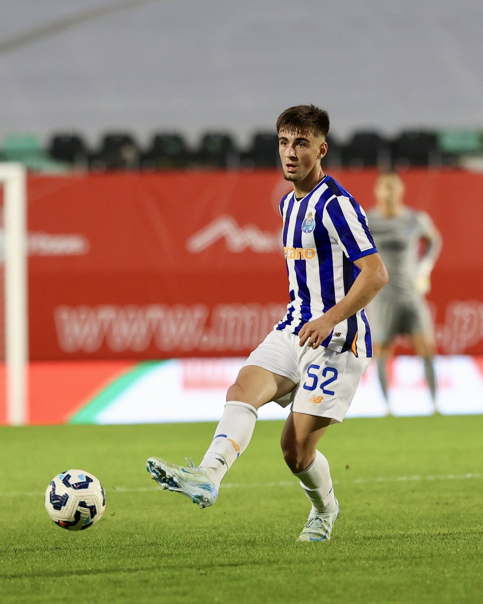 FCPorto's tweet photo. Martim Fernandes ⭐️ Mérito e Valores Porto
#SUSFCP #TaçadePortugal https://t.co/N5fqpW7Gmb
