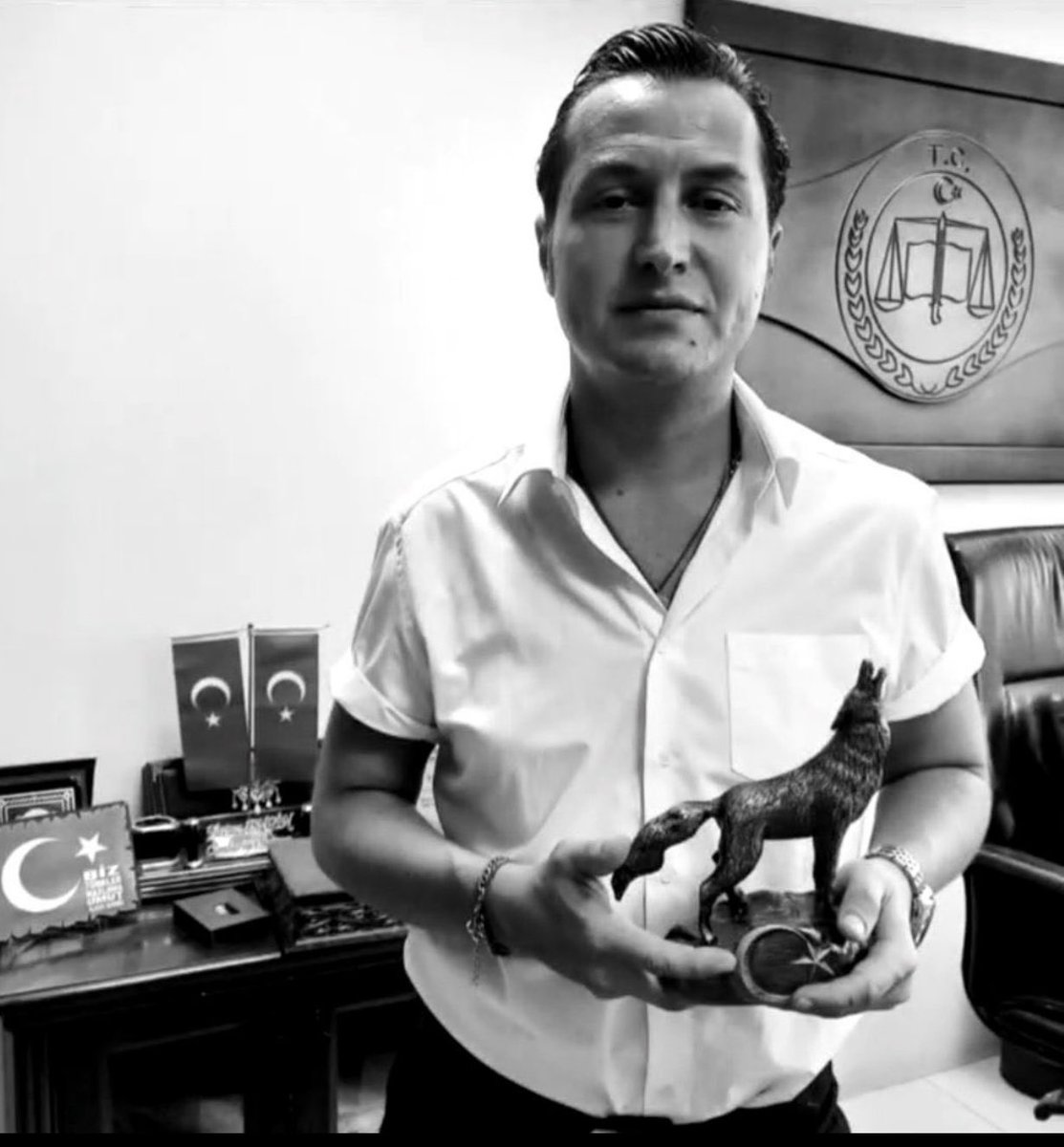 Senin gibi, cesur yürek 
korkusuz ,hukukun üstünlüğünü düşünen ve milletinin menfaatlerini 
kendi menfaatlerinin önünde tutan 
Hukukçulara ihtiyaç var .Selam olsun sana ve senin gibi karakterde olanlara kılına dokunanın Kanına dokunuruz. #yavuzergin