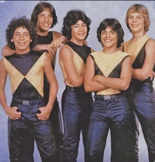 AndresGuzBJ's tweet photo. Quienes son? https://t.co/wTgM3qgrK7
