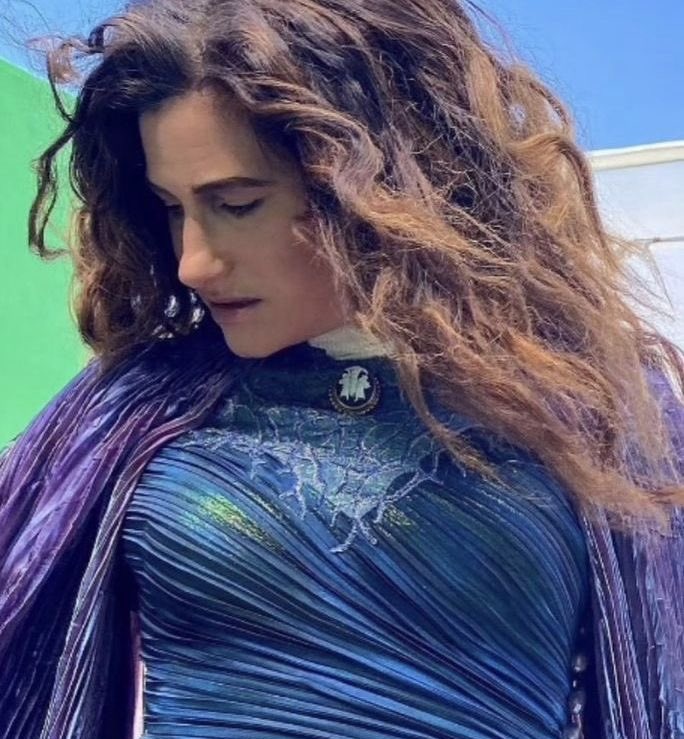 DerpSwan's tweet photo. That little flash of green on Agatha's dress... im just gonna pretend it's from Rio's jacket somehow https://t.co/scCBAe0sID