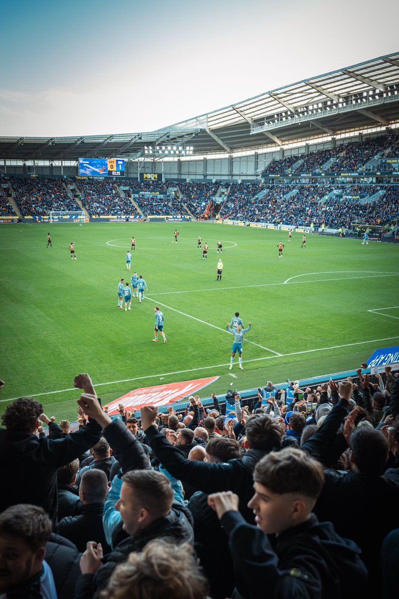 𝑭𝒂𝒔𝒕en your seatbelts  ⚡️

Big away win, back on top of the league
Thanks to the fans for this amazing support ❤️🤍

#WI18 #Sunderland #SAFC