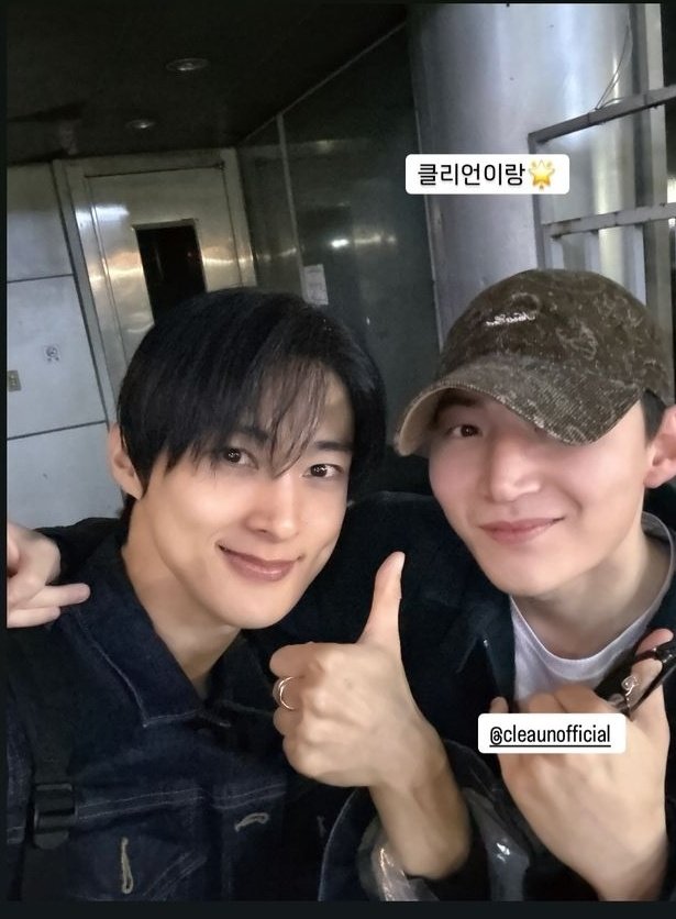 LeoMend49990510's tweet photo. 😭😭😭 soy tan feliz por esta foto me hizo viajar al pasado un momento #acevav #Ace #vavace #장우영 #에이스 #JangWooYoun #vav_ace #cleaunvav #Cleaun #vavcleaun #vav_cleaun #김정운 #클리언 #KimJungUn #gyeoulvav #GyeoUl #vavgyeoul #vav_gyeoul 
#VAV_FOREVER #VampzxVAV #vampzvav https://t.co/8OvauEhV7x