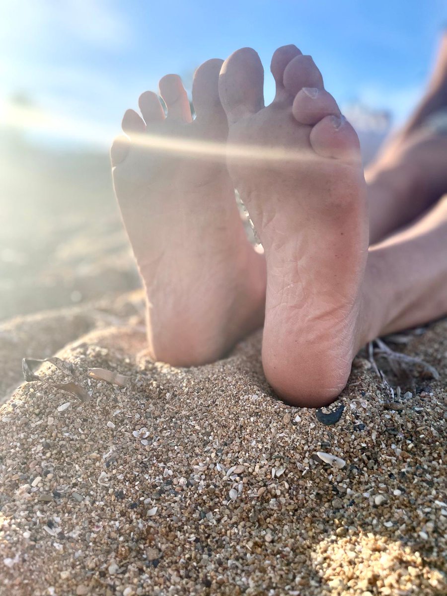 MeganSummer66's tweet photo. Welcher Looser schleppt mir meine Strandsachen an den schönsten Platz am Meer?

Dich danach dazu legen? Träum weiter  Schlappschwanz.

Du besorgst mir noch nen kühlen Drink und wartest am Auto.

Also Zack Zack wer will nochmal? Wer hat noch nicht?

Niederknien 🧎
Abdrücken 💸 https://t.co/Sa8INeLXIy