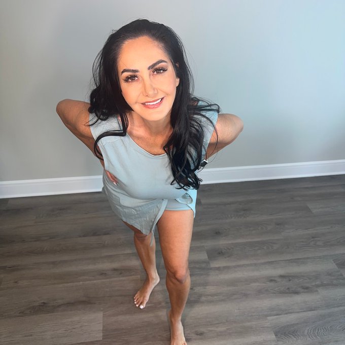 Watch Ava Addams's leaked NSFW photo on TwXstars