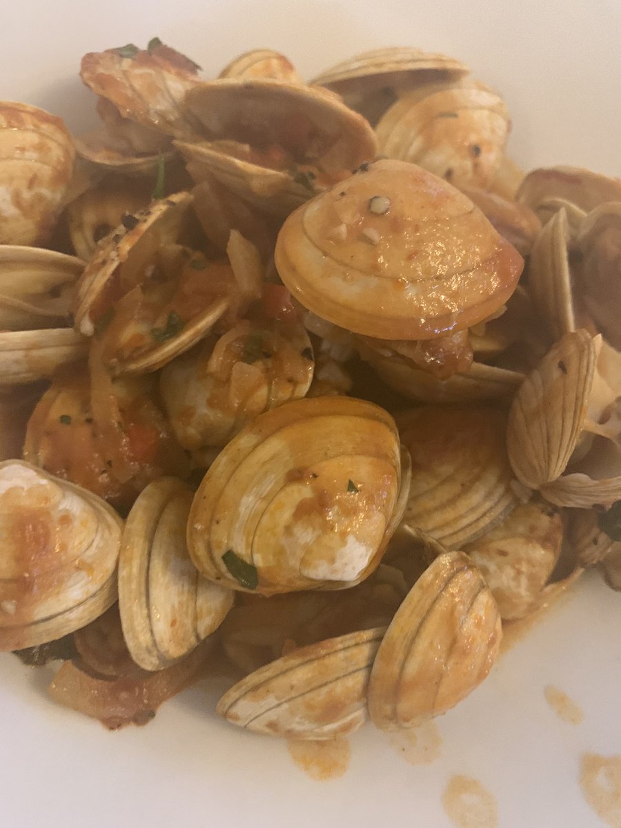 rico_stathis's tweet image. Well mussels and chips are a thing so I made #clams in white wine tomato garlic &amp;amp; chilli with chips YUMMY YUMMY YUMMY it was oh there was sourdough for mopping the plate and a rather palatable #GrunerVeltliner             #homecooking #simpleandtasty