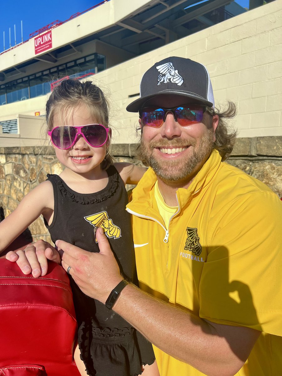 coachmcquillan's tweet image. Happy Birthday Myer Donn!
4️⃣😳The last four years have been nothing short of crazy. Her ability to express herself is at an all time high!
The reason I wake up in the morning & can’t wait to get home from “Daddy Ball”! Excited to see you keep growing!
Myer Donn is #1!❤️🥰