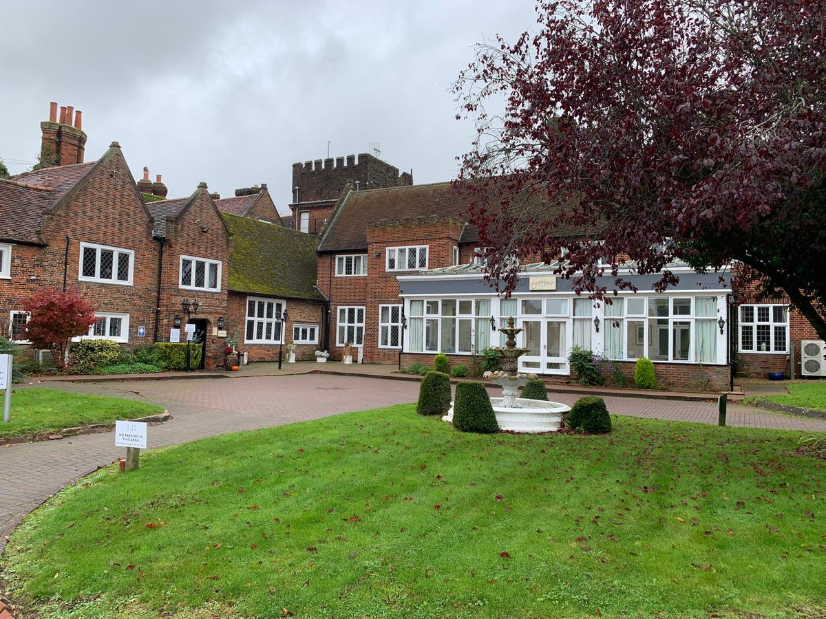 REvansInvest's tweet photo. Happy Sunday, everyone! We’ve enjoyed a truly relaxing weekend, staying at a country hotel with a health spa and gym. Last night, we had a delightful meal at a local pub. It’s been a perfect blend of health and relaxation. Hope your weekend is going just as well! https://t.co/VdISVNKDfN