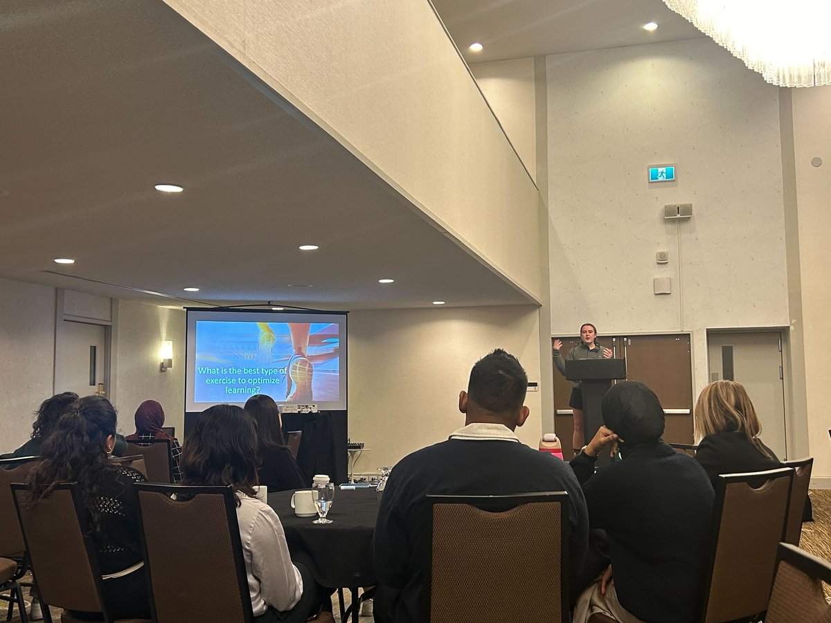 7:15 group run to 8:15 conference presentation pipeline. quite possibly the first <a href="/_SCAPPS/">SCAPPS</a> talk to be delivered in running shorts. 🤙 <a href="/DalLBRF/">LBRF</a>