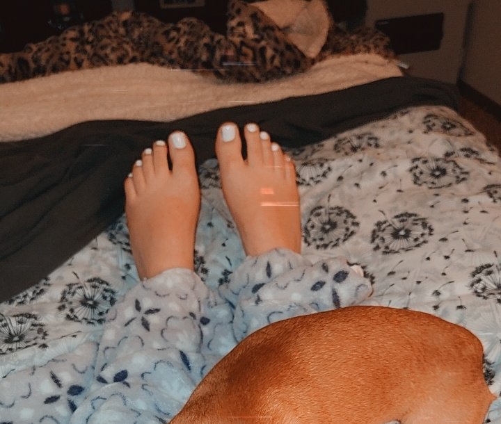 Kellybabyunme's tweet photo. Whit toes are my fav toes! 😊🤍💕
#toeslagenaffaire #toes #white #feetِ #barefoot #cleanfeet #toenails #nailsaddict #Nailbook #NAILONG https://t.co/KMflnpAqPn