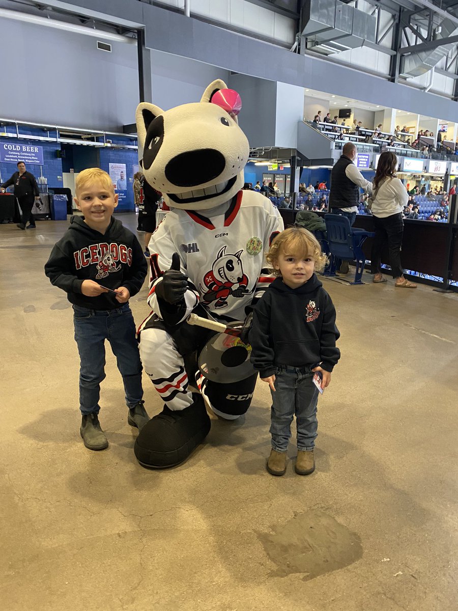 country89_1's tweet image. It’s Bones’ birthday here today at the Meridian Centre! I wonder how old he is now in dog years🤔? Anyways, today, The Kingston Frontenac’s are in town. 
Tune into our stream on Niagara’s New Country 89.1 and help us cheer on Niagara’s own! #godogsgo