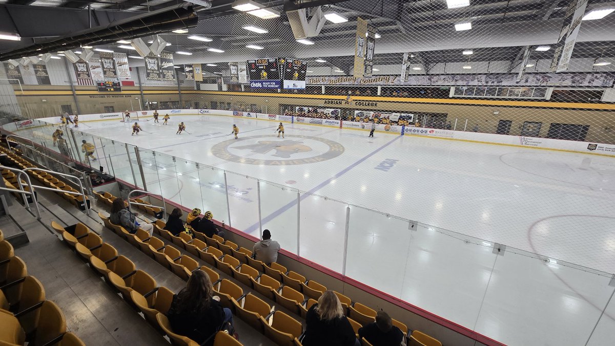 jaysongeiser's tweet photo. It's always a good day when you're at the rink!
Nice barn here for the @AdrianBulldogs, but today we say #FireUpChipps! https://t.co/BDQv1H9qvv