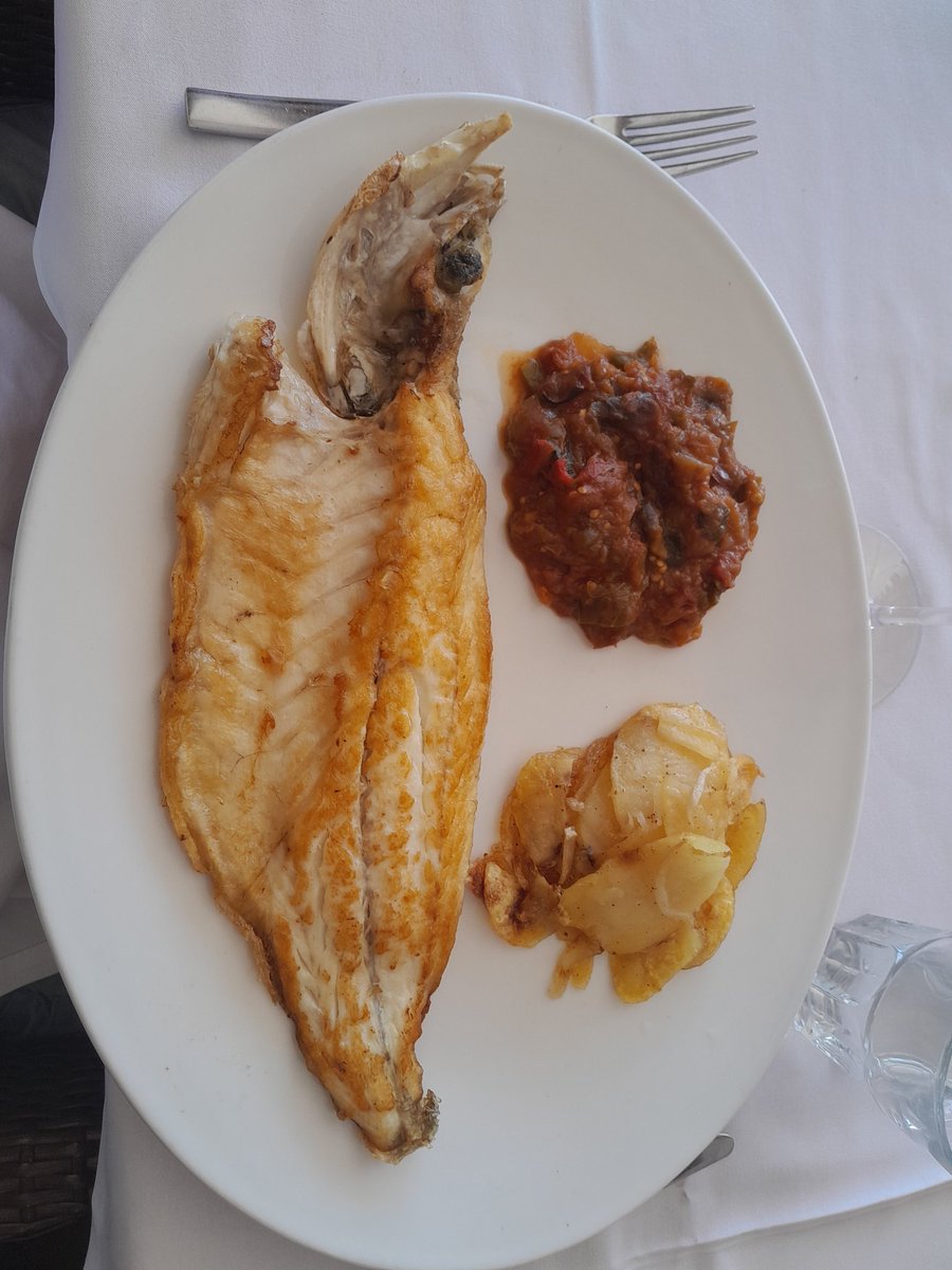 FredCard6's tweet photo. Repas dominicale un petit bar et ses légumes https://t.co/yiEHoLbnxh