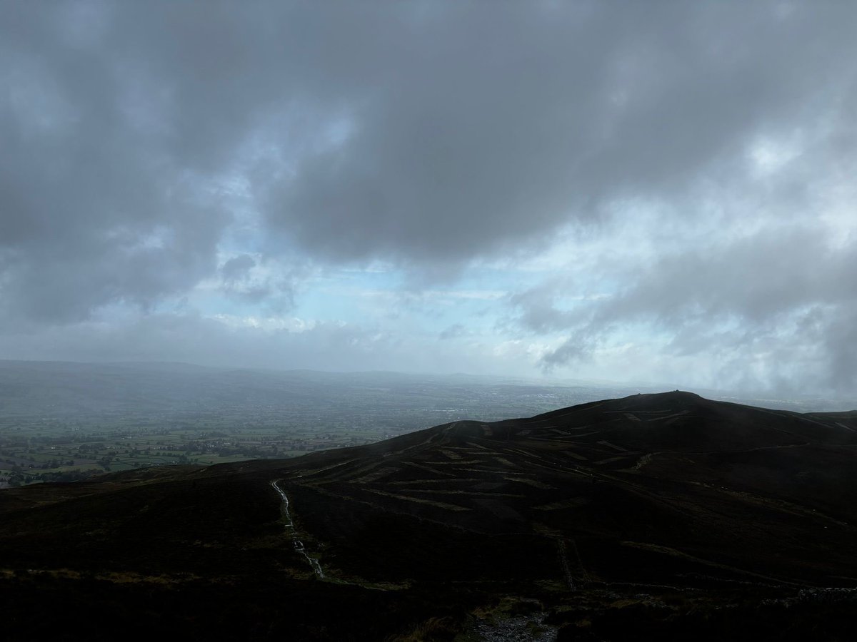 4 seasons in one #fell run this morning in the Clwydian Hills - from hiding from the horozontal rain on Moel Dywyll to feeling a bit warm 20 mins later dropping off Moel Famau - well done <a href="/lucycgardner/">Lucy Gardner</a> - that was a steep one! ❤️🏴󠁧󠁢󠁷󠁬󠁳󠁿🗻 #fellrunning <a href="/UKRunChat/">UKRunChat</a> #running #trailrunning