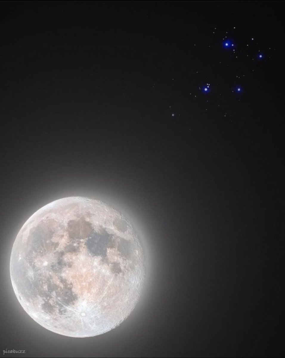 M1ONLOVER's tweet photo. Full Moon with Pleiades. https://t.co/6VHrmVhynY
