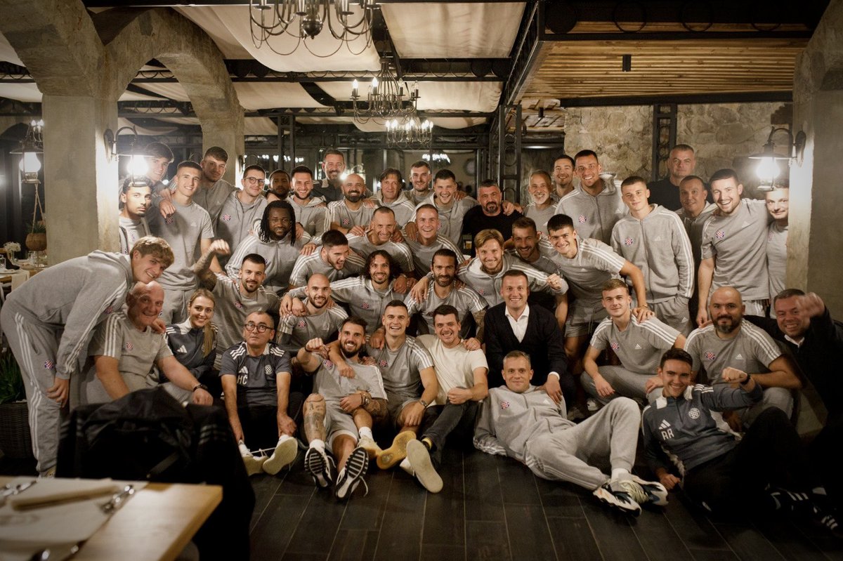 ivanrakitic's tweet photo. PROUD OF THIS TEAM! ⚔️💪🏼⚽️👏🏼❤️💙 @hajduk #hajduk #rakitic https://t.co/aLP910zpze