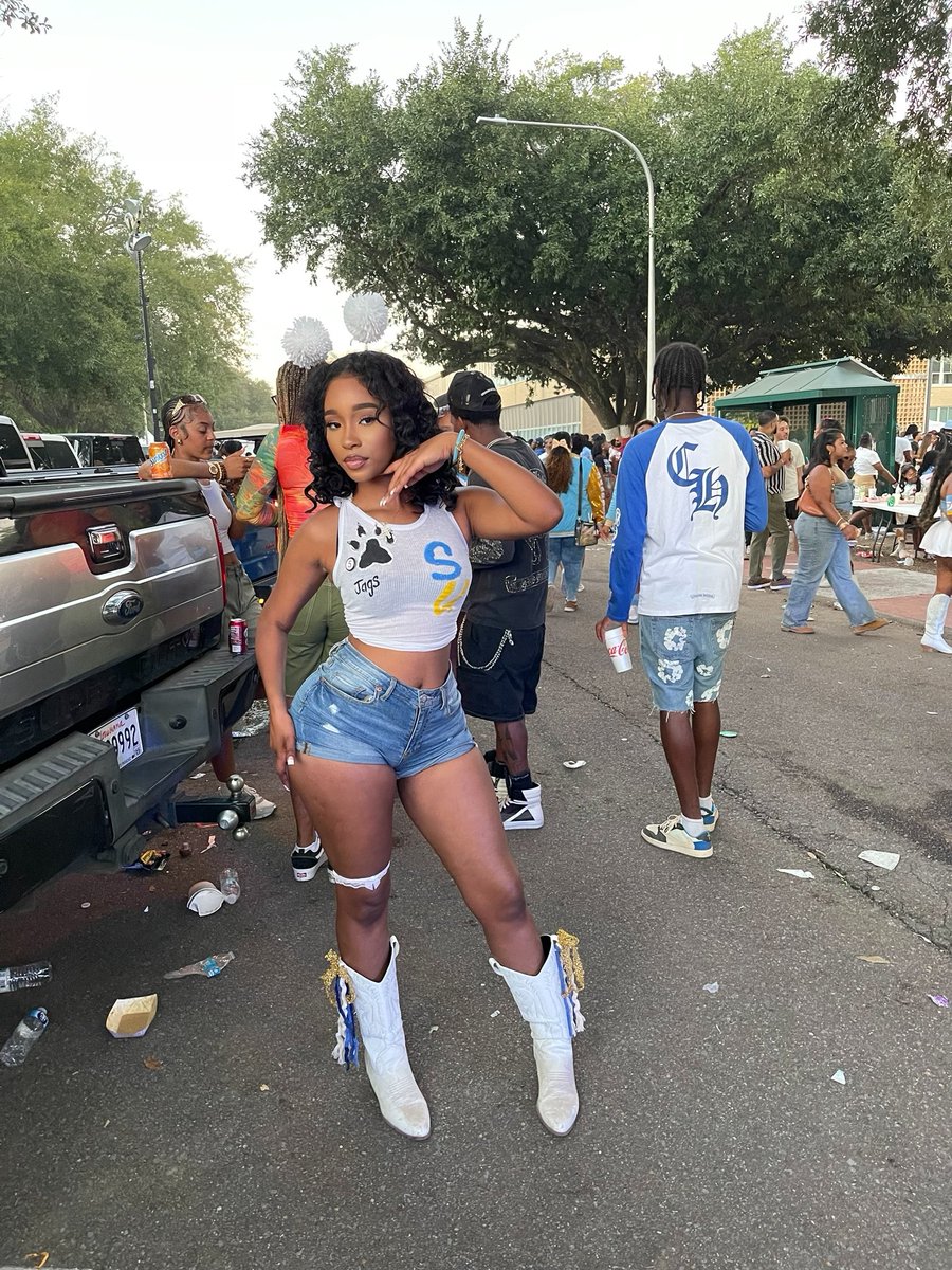 Kdastylist1's tweet photo. Southern 🔔 🩵💛 #shedoesntevengohere https://t.co/OpijLwATnI