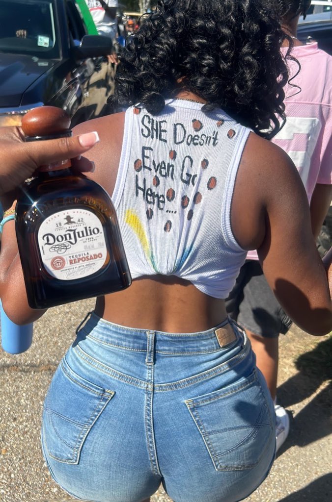 Kdastylist1's tweet photo. Southern 🔔 🩵💛 #shedoesntevengohere https://t.co/OpijLwATnI
