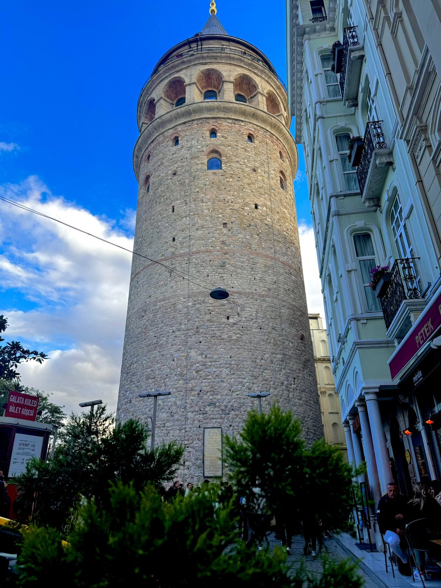 dilaksy's tweet photo. Artık istikamet buralar 😉 #galata https://t.co/IUnI9FJxbM