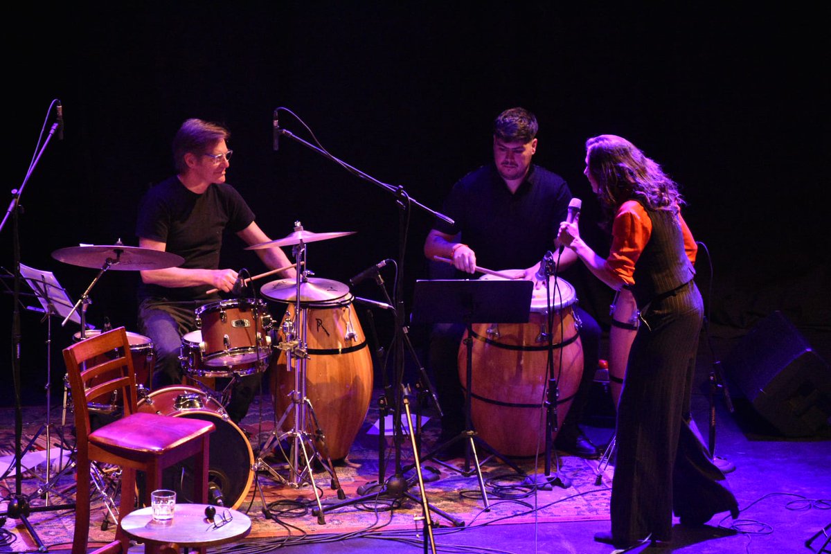 carolinachapper's tweet photo. @ladiaria No tengo palabras para contarles lo que fue la noche de ayer en el teatro.
Una noche llena de hermosas canciones , llena de Malena y de historias que la unen a su San José natal. Hubo conexión, magia con todos los que allí estábamos.
Gracias @MalenaMuyala y su banda! https://t.co/xw2wsYwjMH