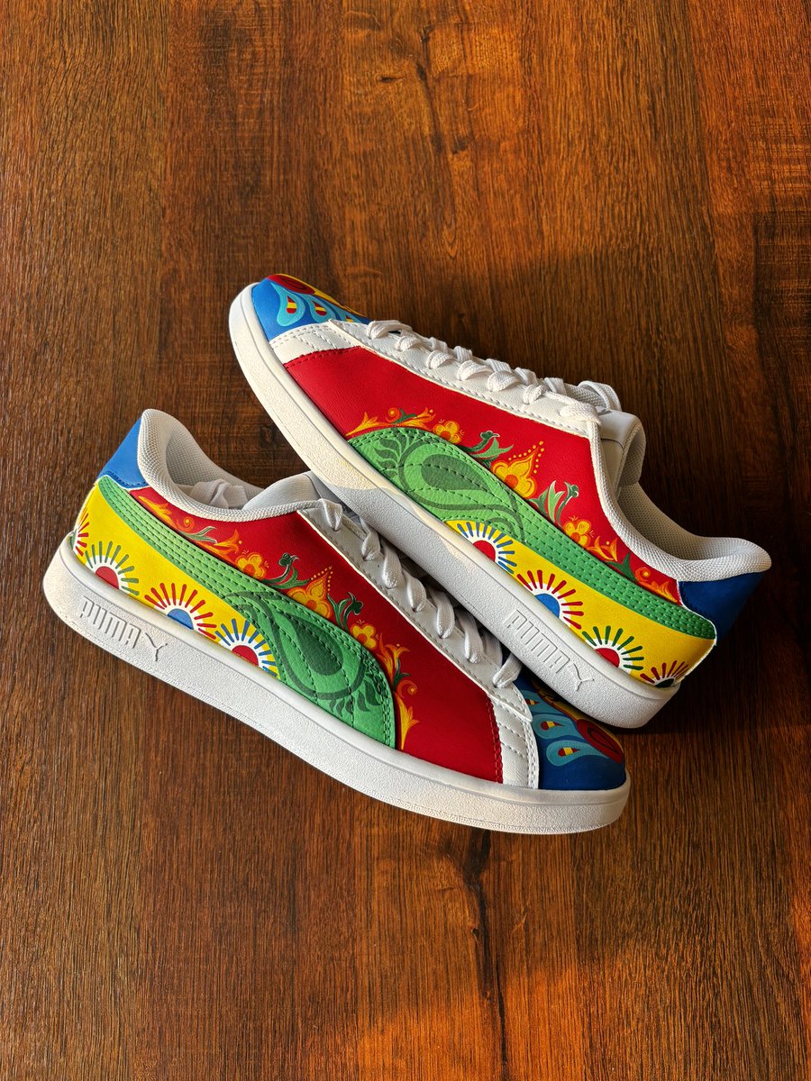 kryoutloud_'s tweet photo. Desi-Drifter ✨
Inspired by the colorful artistry and bold designs of traditional Indian trucks, these kicks showcase intricate patterns, bright hues, and playful motifs that capture the essence of our vibrant culture.

Handpainted • Water Resistant Art • Made to Order https://t.co/qGQKD1AZ90