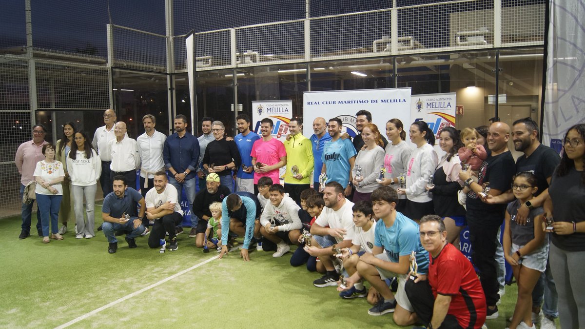 Aquí os dejamos imágenes de la entrega de premios que ha ido seguida de un sorteo en material de pádel.
<a href="/MigueFerBon/">Miguel Ángel Fernández Bonnemaisón</a> <a href="/PadelMelilla/">PadelMelilla</a> 
#melilladeporte #padelmelilla