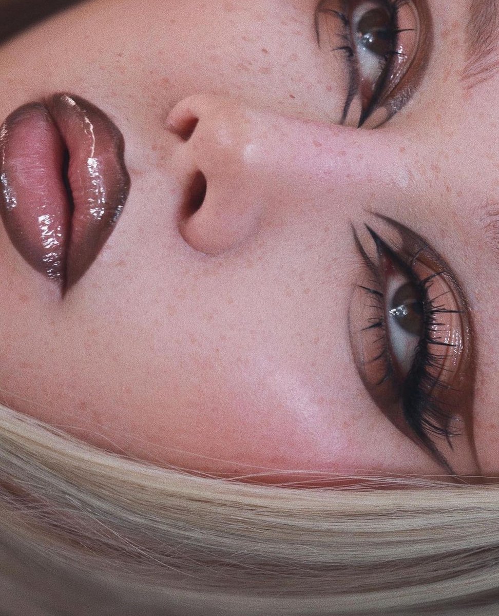 ✨ Ready to shine? ✨ @olgadann is serving glossy perfection with our VIRAL Eye Glossery! 😍⁠
⁠
This high-shine gloss works wonders on eyes, lips, and face, giving you that sleek, radiant finish. 🌟 Just $5.50!⁠
⁠
Shop now at RudeCosmetics.com  ⁠
⁠

⁠