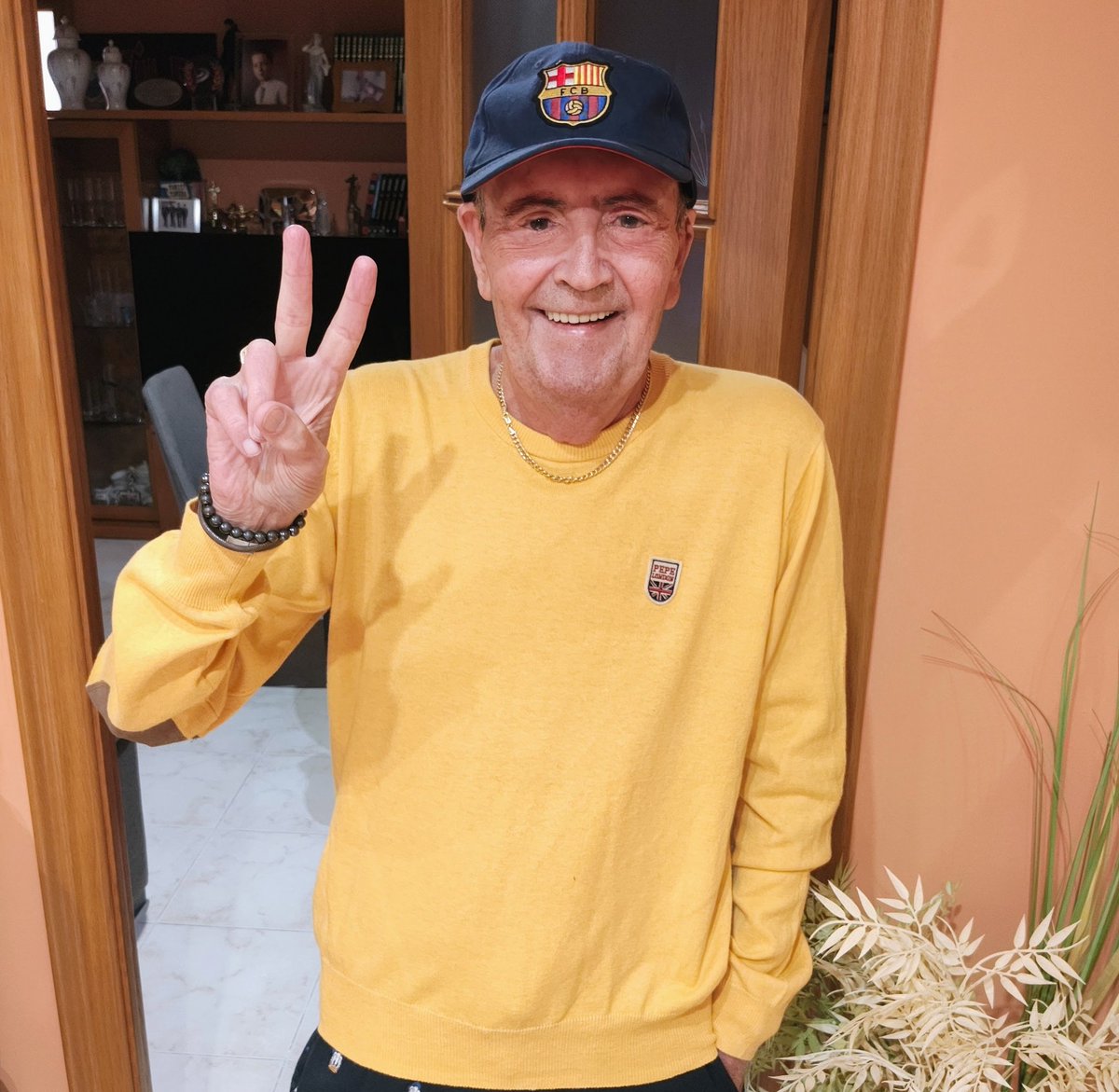 INTERNAUTAS mis amores, coño ya tenemos otra vez la Liga y hoy contra el Sevilla hay que ganar si o si venga BARÇA 💙❤️ que podemos somos un gran equipo y vamos a por todas, vamos que nos vamos siempre EN NUESTRO CAUNTRY SOM GENT BLAUGRANA OLEEEEE BARÇA 💙❤️💙❤️💙❤️✌️✌️✌️