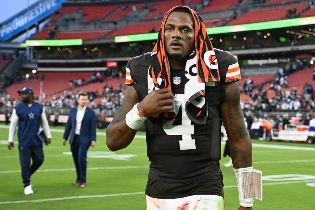 LeBron on Deshaun Watson tearing his achilles: 

“I spoke to Deshaun this morning and told him to take a sick day today. I just had a hunch something will happen on the field.” 

(Via <a href="/ESPNNBA/">NBA on ESPN</a>)