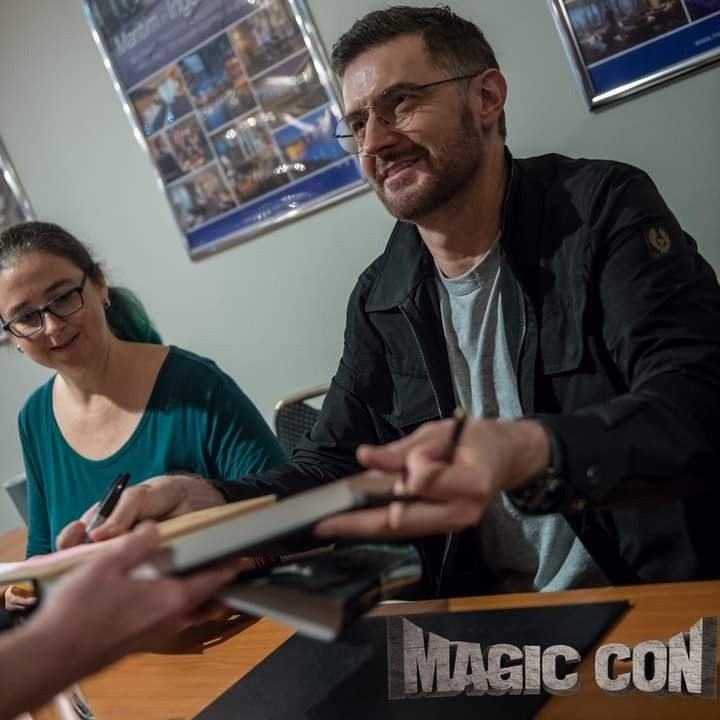 ladyaragorn71's tweet photo. #RichardArmitage #MagicCon2024 https://t.co/CZGG6Lfpbl
