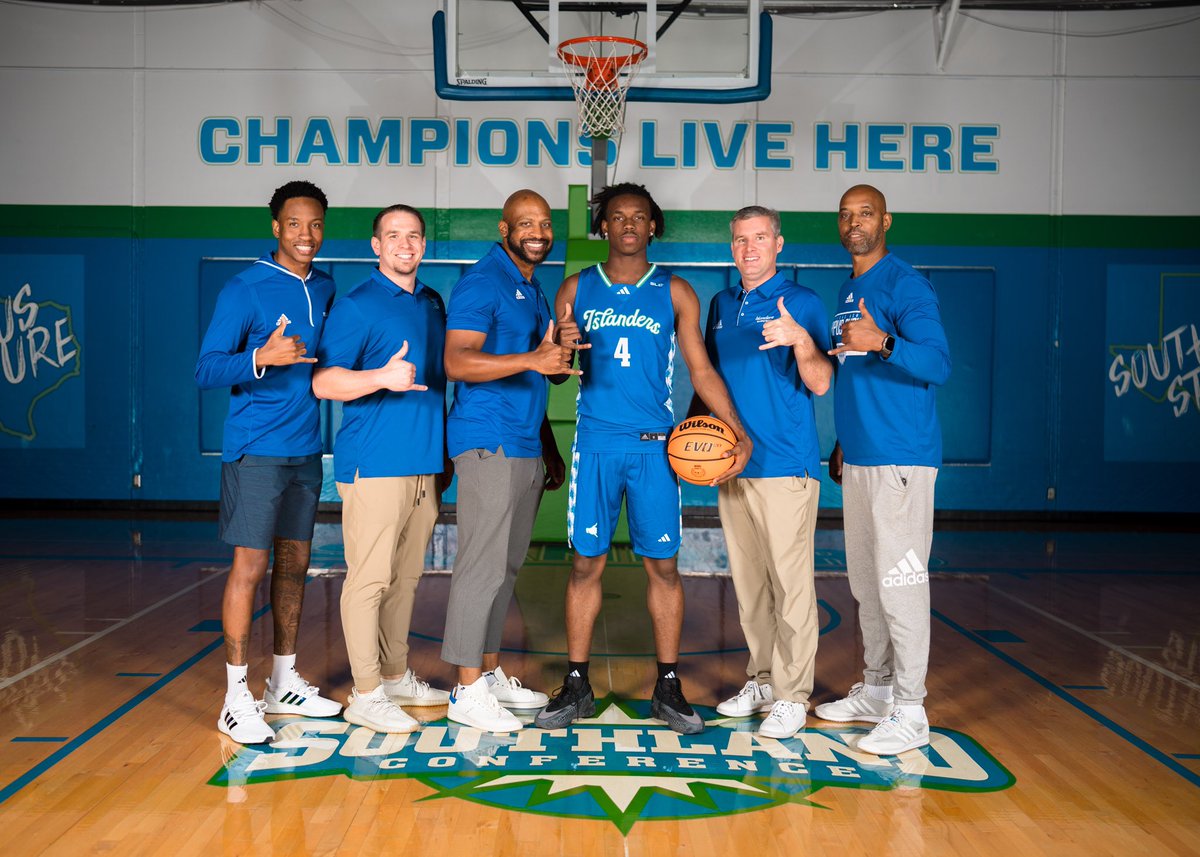 BWheat4's tweet photo. Thank you @CoachJimShaw and his staff at Texas A&amp;M corpus Christi for the great official visit https://t.co/wxBGlQ3jIp