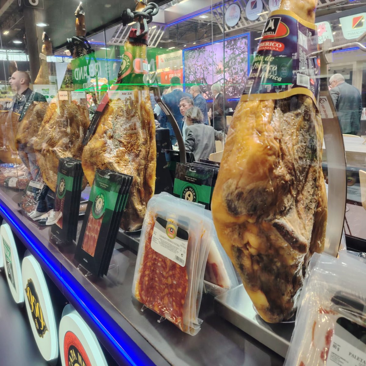 La Sial París cierra otra jornada de intensa actividad. Mañana en <a href="/tardaguilaagro/">Tardáguila Agromercados</a> y <a href="/VAgregado/">Valor Agregado</a> las primeras repercusiones <a href="/INAC_Uruguay/">INAC Uruguay</a> <a href="/UruguayMeats/">Uruguay Meats</a>