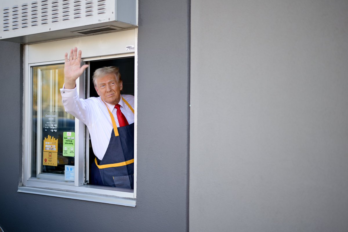 TeamTrump's tweet photo. President Trump 🤝 McDonald’s https://t.co/LHrlJzB2Yz