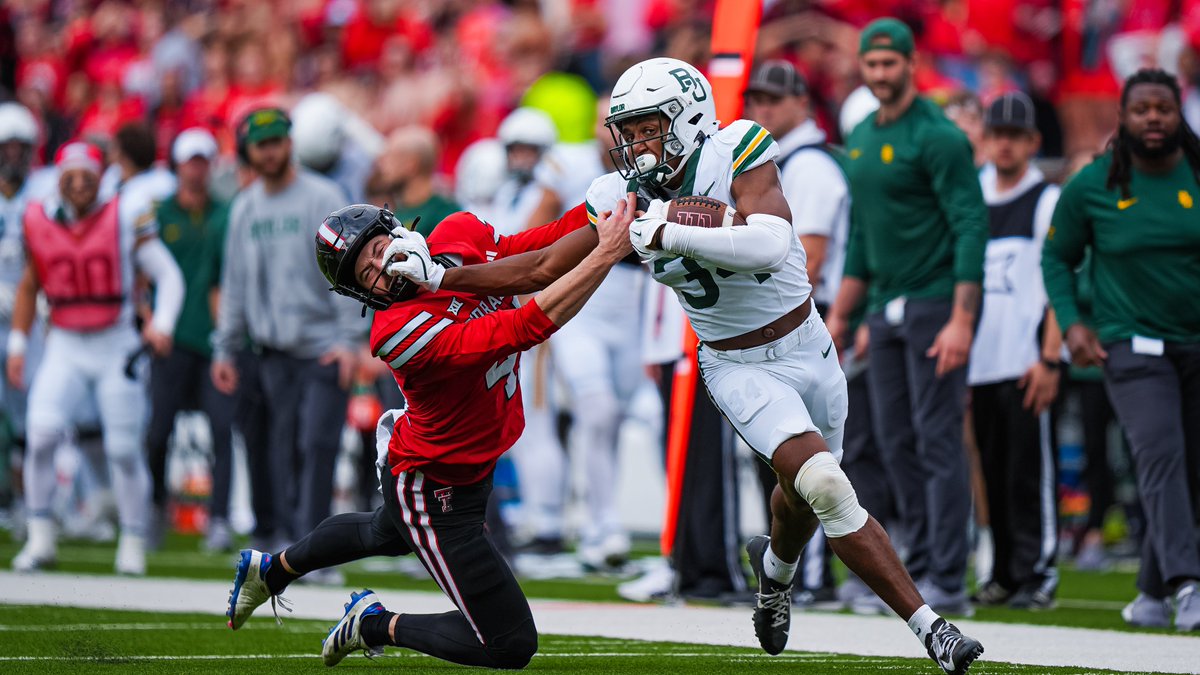 WR Josh Cameron (RJr.) is tied atop the Big 12 with SEVEN touchdown receptions‼️

He also leads the conference by a wide margin in punt-return yards (248) and average yards per return (22.5).

#SicEm🐻