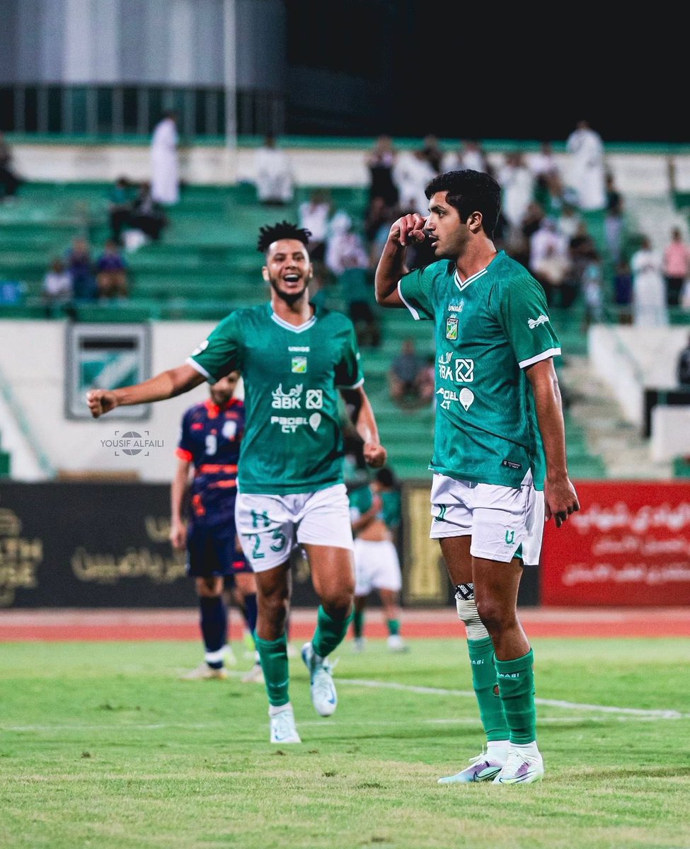 balsalamh10's tweet photo. اللهم لك الحمد في السراء والضراء

كرم الله لا يتأخر إنما يأتيك في وقته المناسب

٣ نقاط مهمه في مشوار الدوري والمنافسة على الصدارة 💚🤍
#B10 https://t.co/uR899giawu