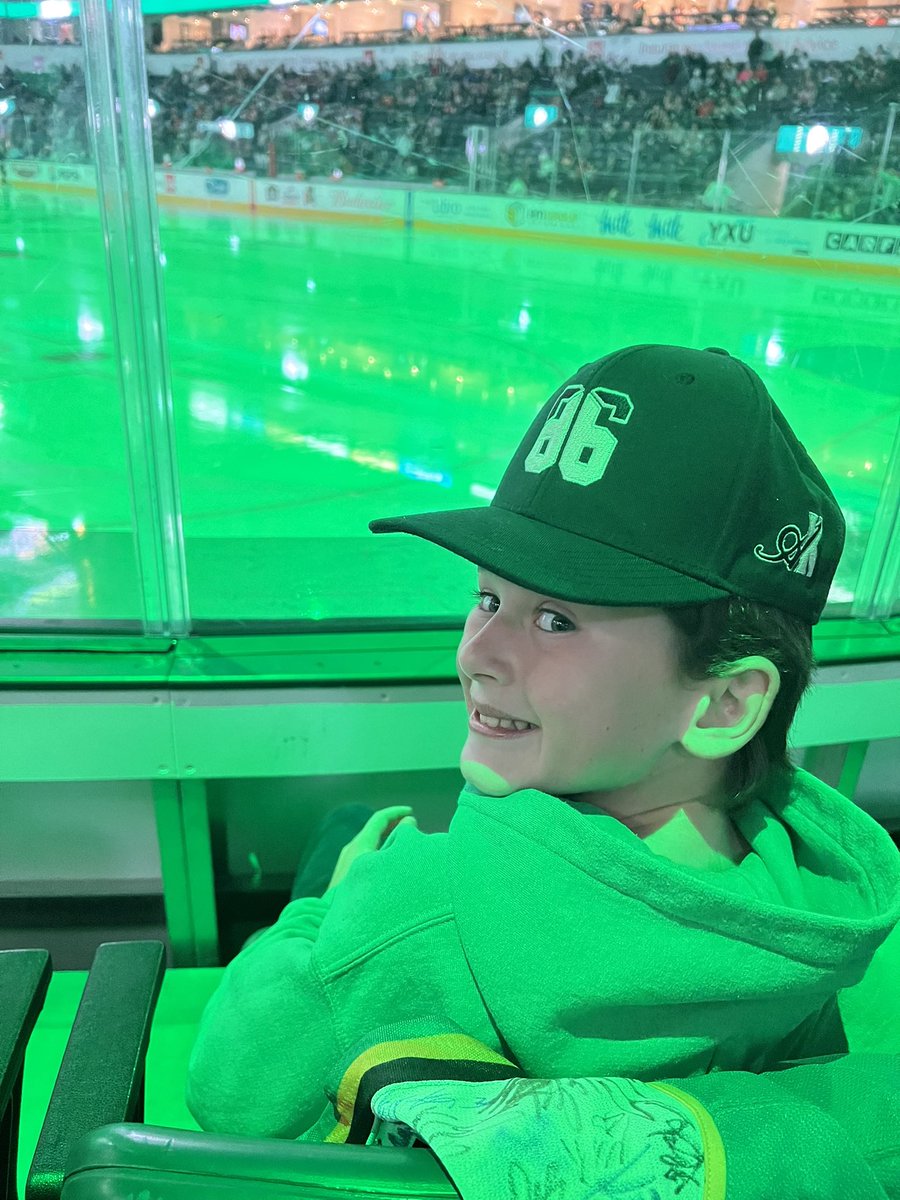 sneezyroo's tweet photo. Go @LondonKnights Go!  @CoultersRx #snapshotgiveaway 

Mom and Son date day. 

Section 111 Row B Seat 6 https://t.co/d3Mw1LtxzE