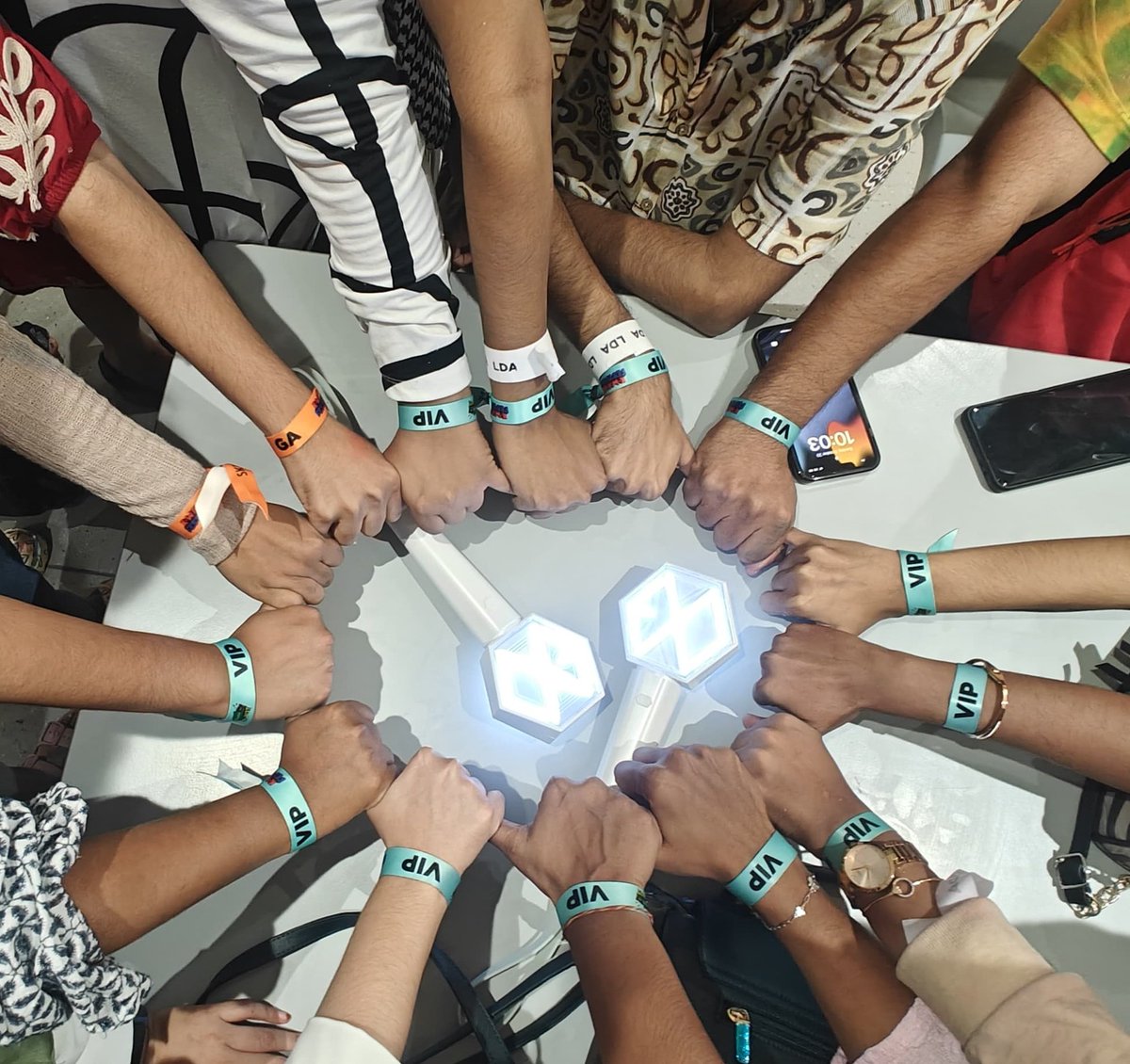 exodizedlibe's tweet image. I saw suho with my own eyes, listened to him singing live, my baby exo-l dream came true, had a blast with the gang, one of the happiest days in my exo-l life 🤍👉