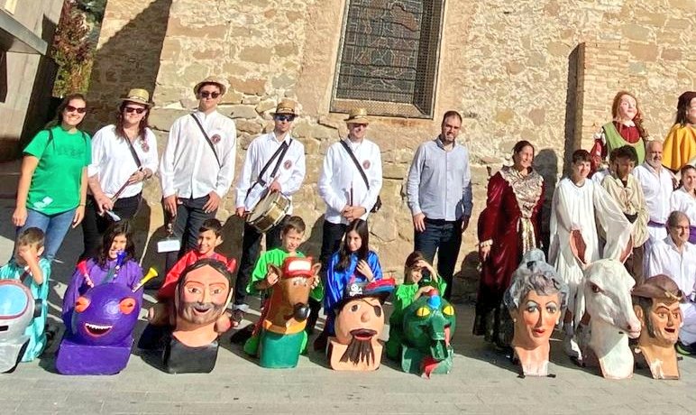 grallersMACANA's tweet photo. Avui hem estat a Òdena acompanyant els capgrossos de  @santsadurni_cat 
També hem tocat pels capgrossos @stmartidetous 
Felicitats @OdenaCat pels nous gegantons i capgrossos 
Som la🍎Maçana @AjFont_rubi 
#culturapopular https://t.co/ZS029RZLCg