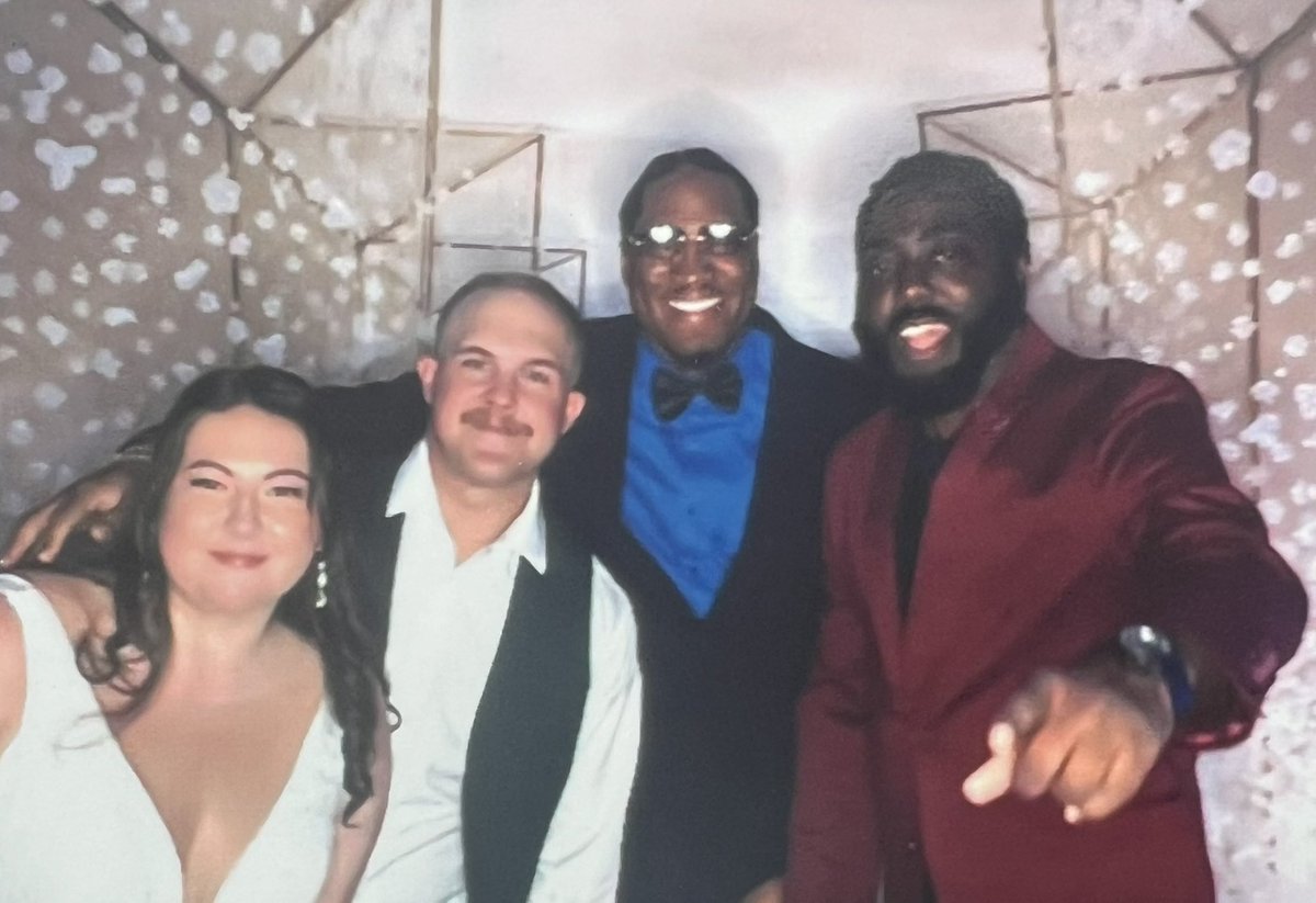 ThinkJustinJ's tweet image. I’ll add wedding singer to the resume now 😂🔥🙌🏽🎤 #dopenight #thinkjustinjames #weddingvibes