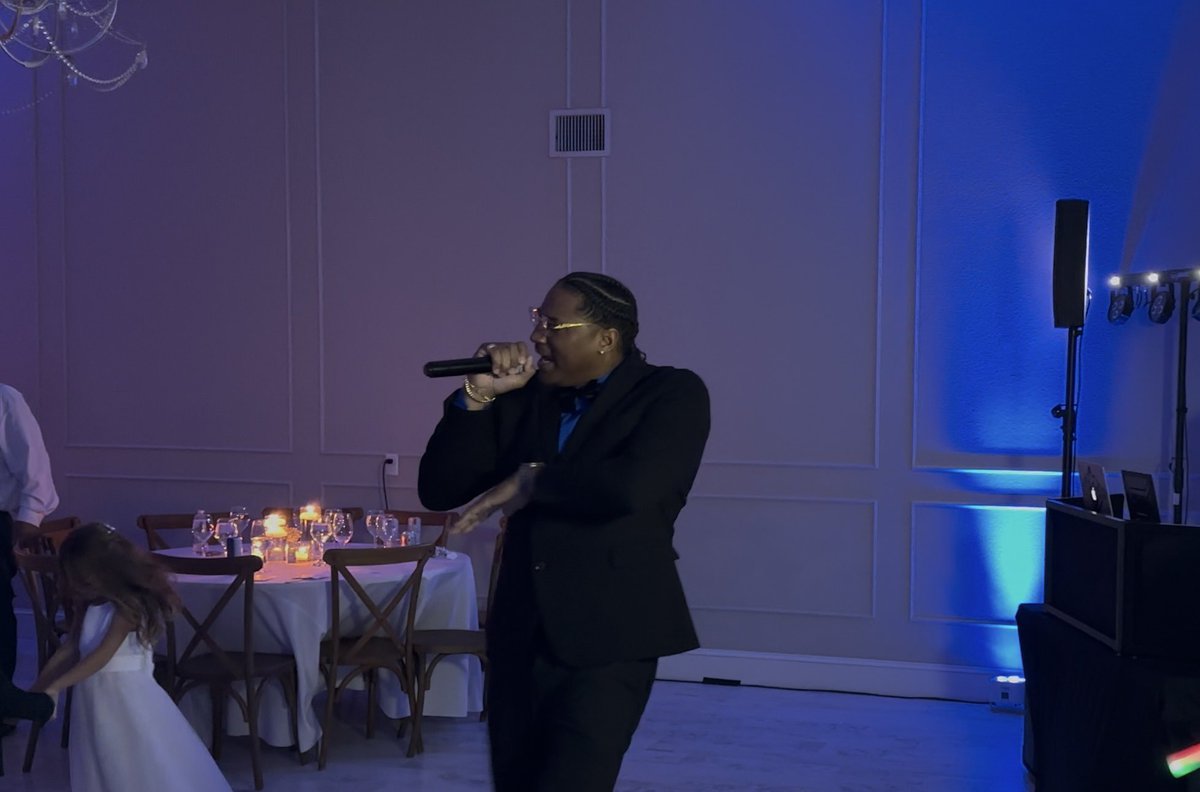 ThinkJustinJ's tweet image. I’ll add wedding singer to the resume now 😂🔥🙌🏽🎤 #dopenight #thinkjustinjames #weddingvibes
